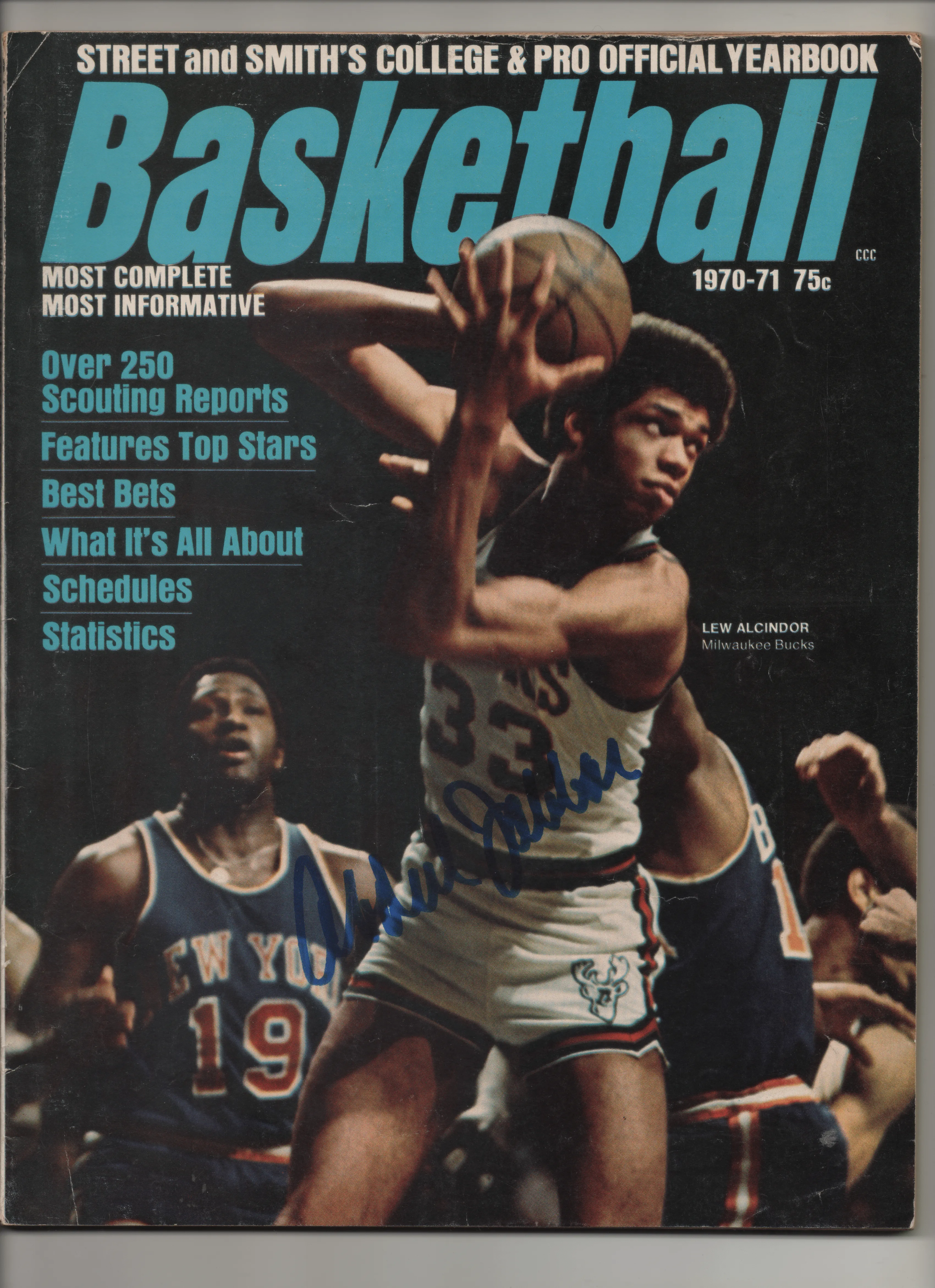[1 of 1] 1970-71 Street and Smith College & Pro Official Yearbook Basketball-Lew Alcindor - Signed by Kareem Abdul-Jabbar