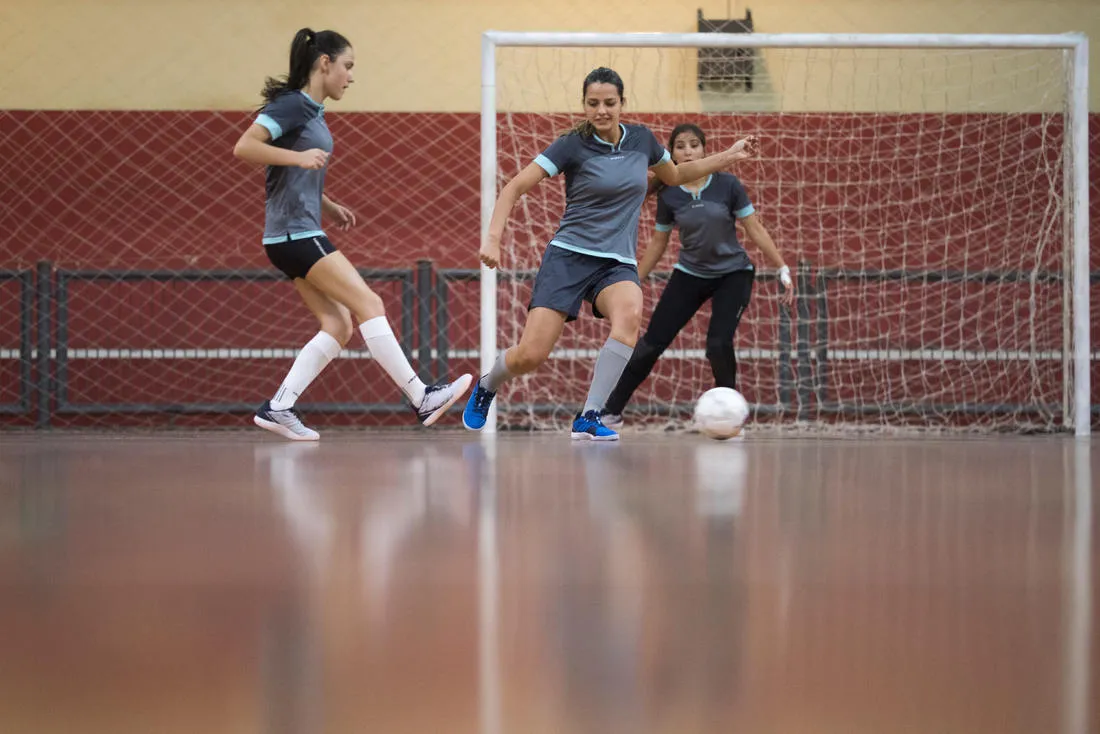 100 Hybrid 63cm Futsal Ball - White