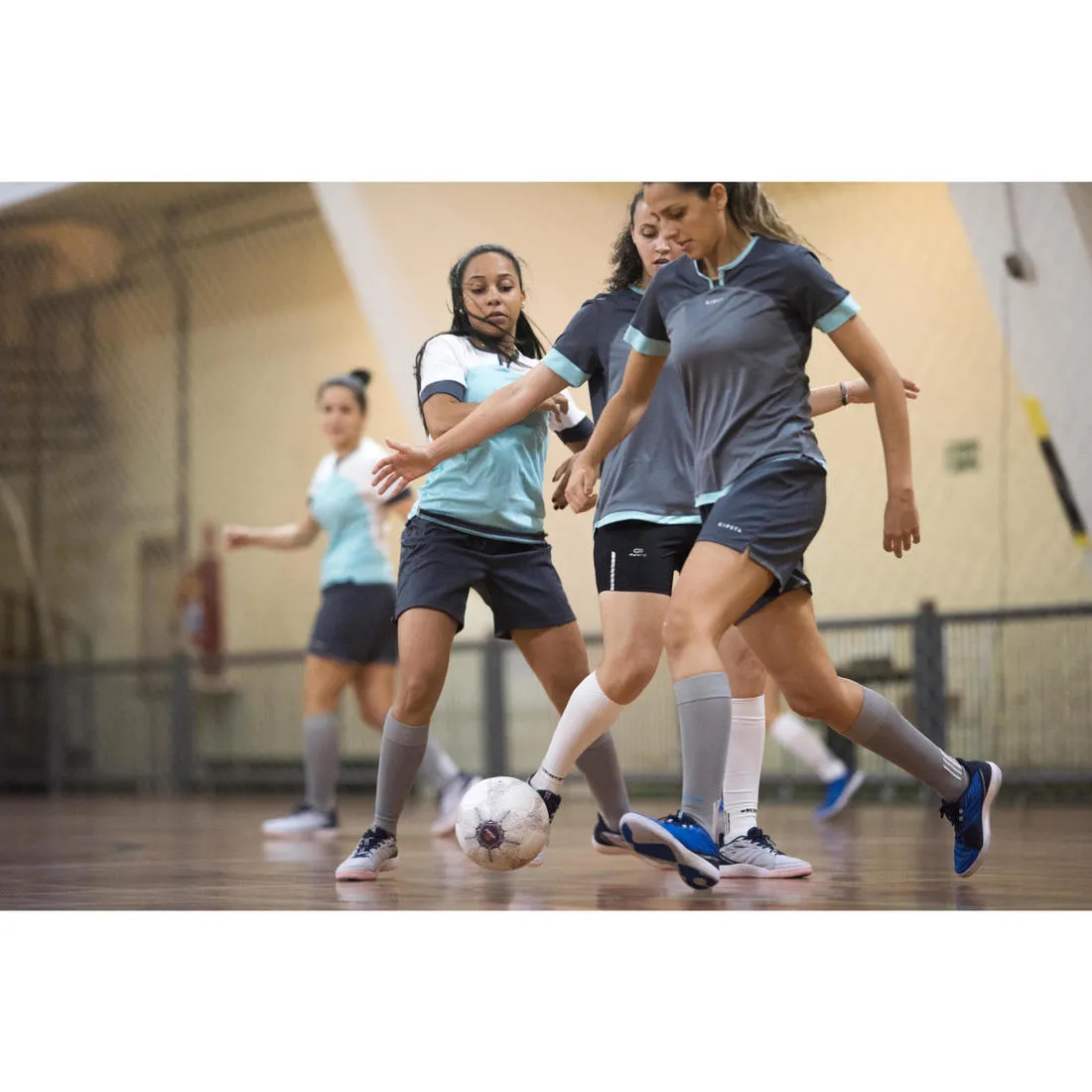 100 Hybrid 63cm Futsal Ball - White