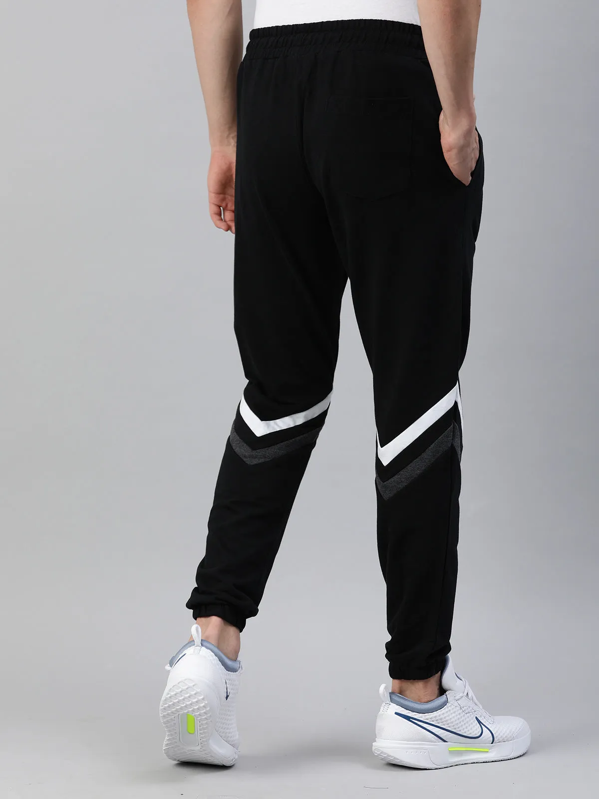Brooklyn Nets: Contrast Stripe Joggers - Black