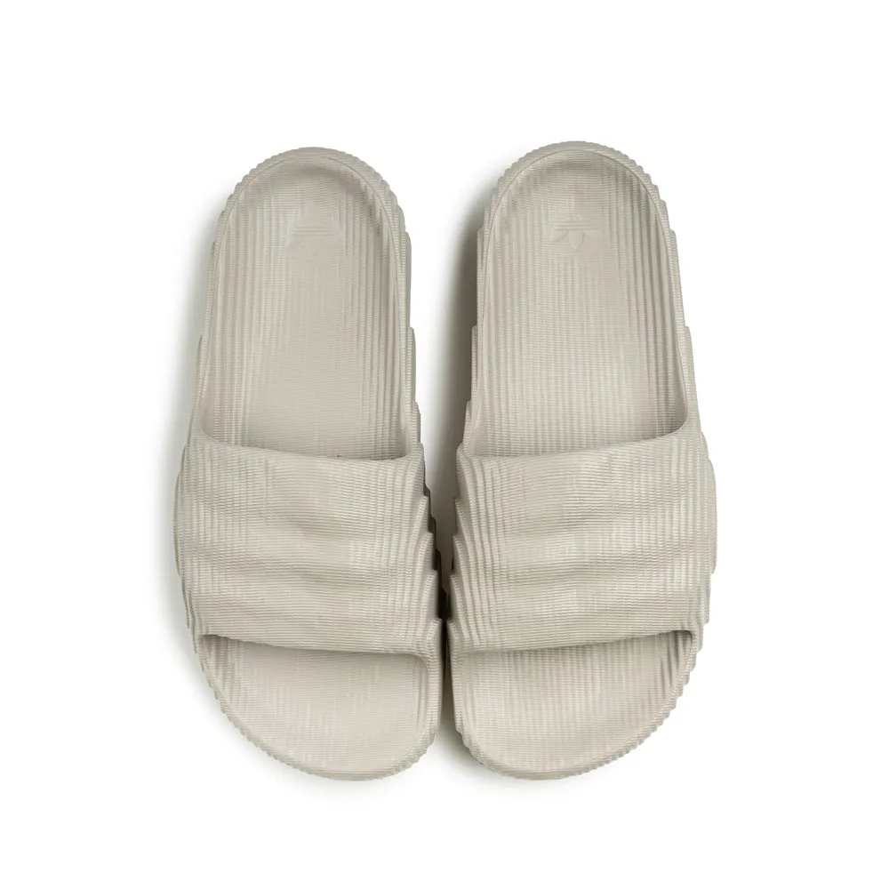 Island Club Adilette 22 Slide | Light Brown