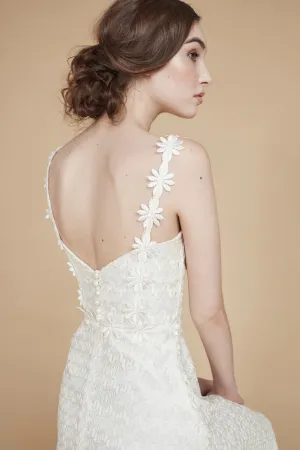 L'été Indien | Knit Daisy Lace Wedding Gown
