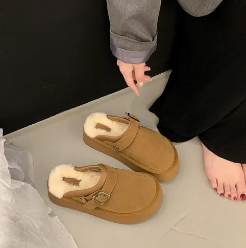 Luxurious Suede Boots with Plush Lining