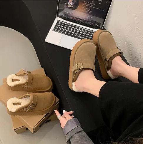 Luxurious Suede Boots with Plush Lining