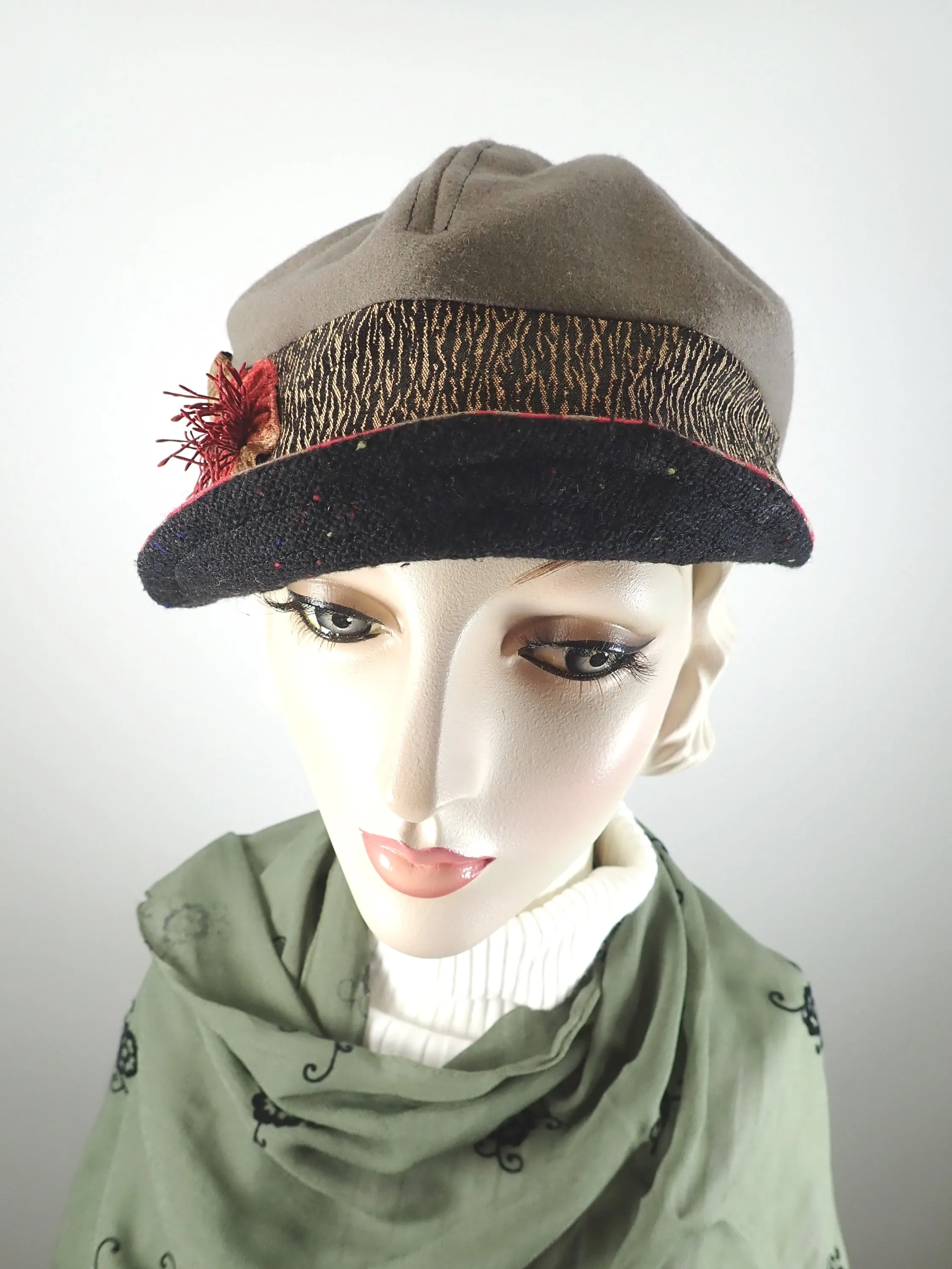 Women's Baseball newsboy Hat Putty Gray. Ladies winter hat gray and red. Newsboy hat Gray Red. Casual Warm ladies fabric hat. Ladies soft travel hat.