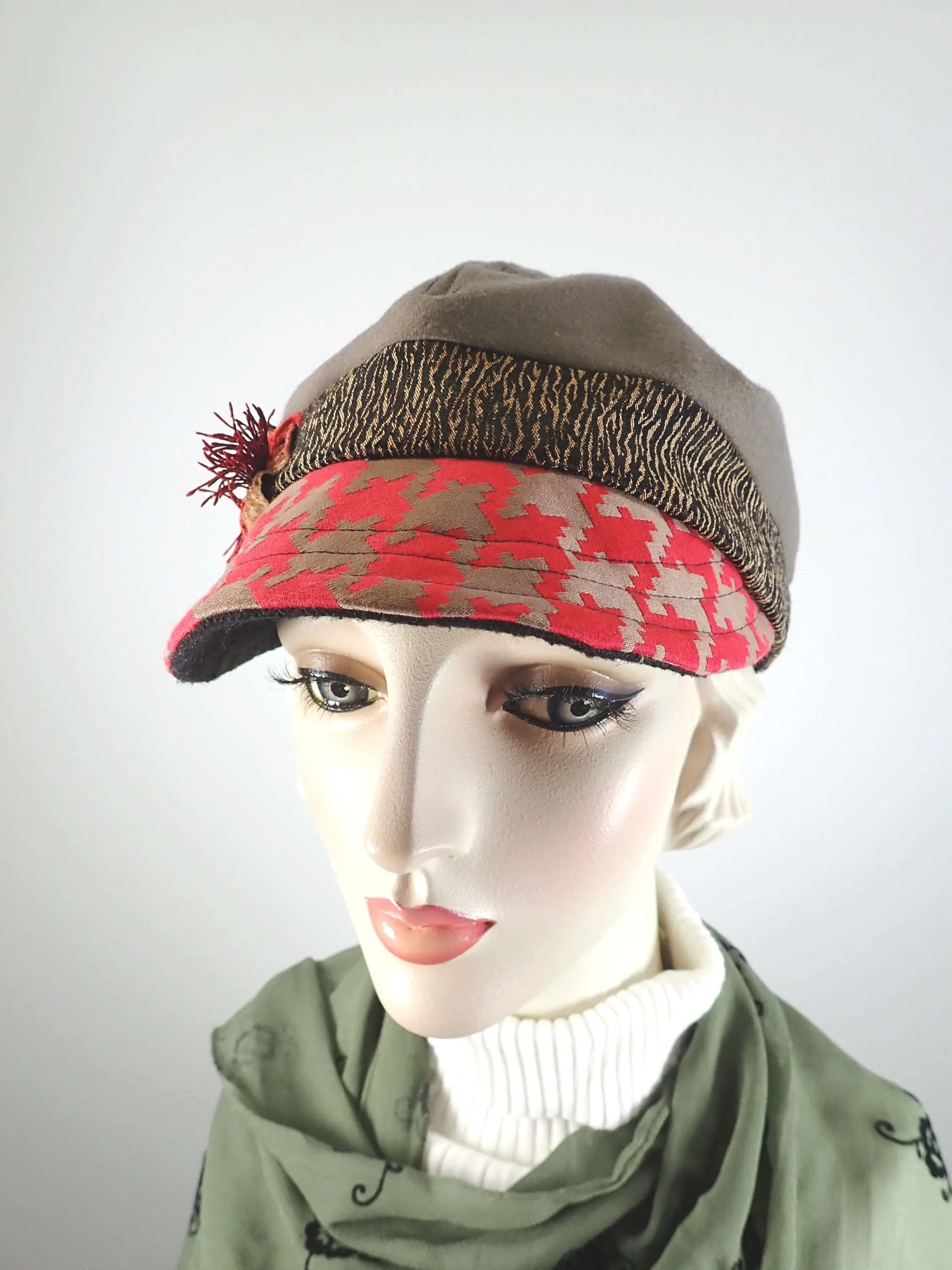 Women's Baseball newsboy Hat Putty Gray. Ladies winter hat gray and red. Newsboy hat Gray Red. Casual Warm ladies fabric hat. Ladies soft travel hat.