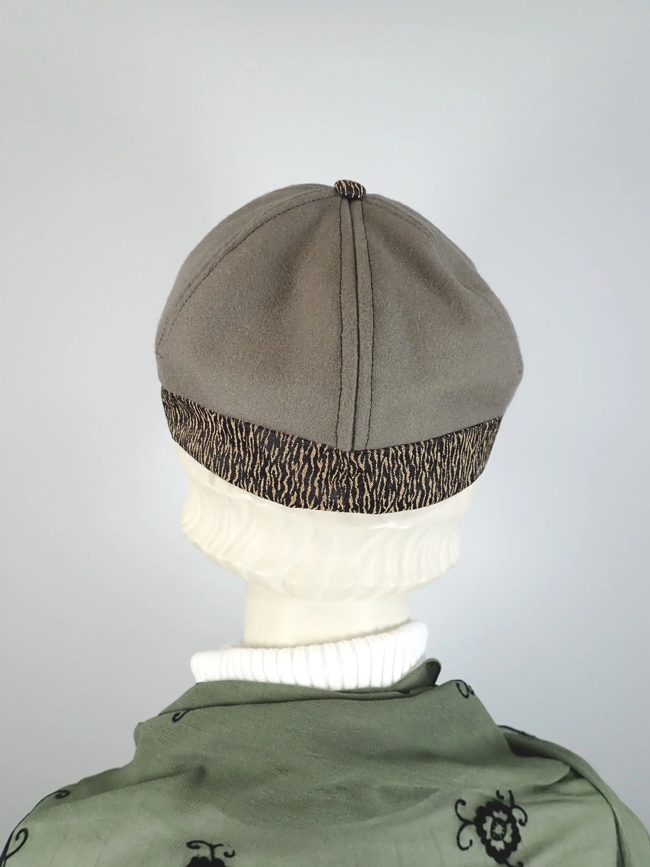 Women's Baseball newsboy Hat Putty Gray. Ladies winter hat gray and red. Newsboy hat Gray Red. Casual Warm ladies fabric hat. Ladies soft travel hat.