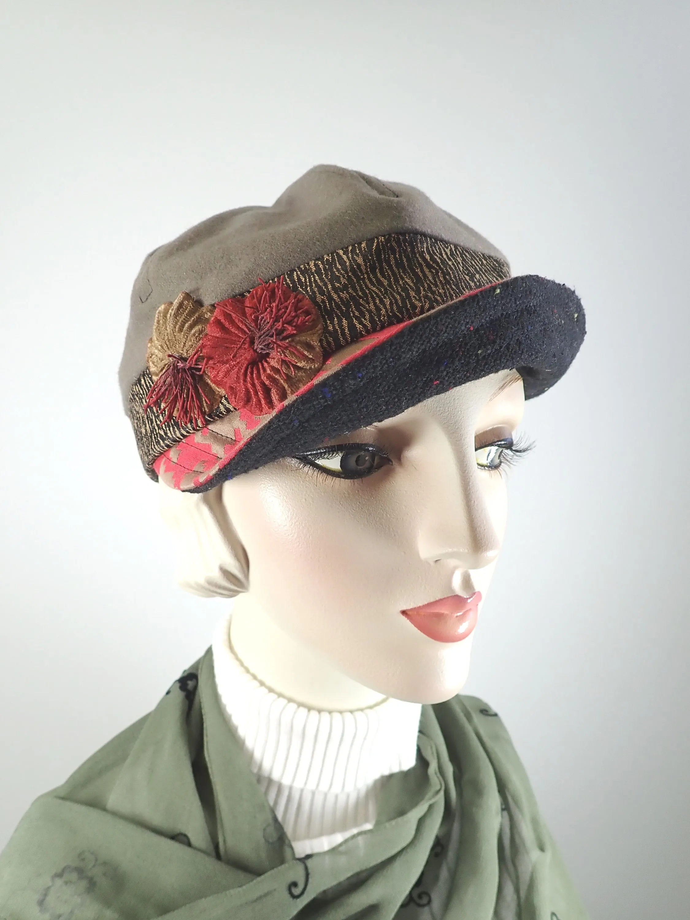 Women's Baseball newsboy Hat Putty Gray. Ladies winter hat gray and red. Newsboy hat Gray Red. Casual Warm ladies fabric hat. Ladies soft travel hat.