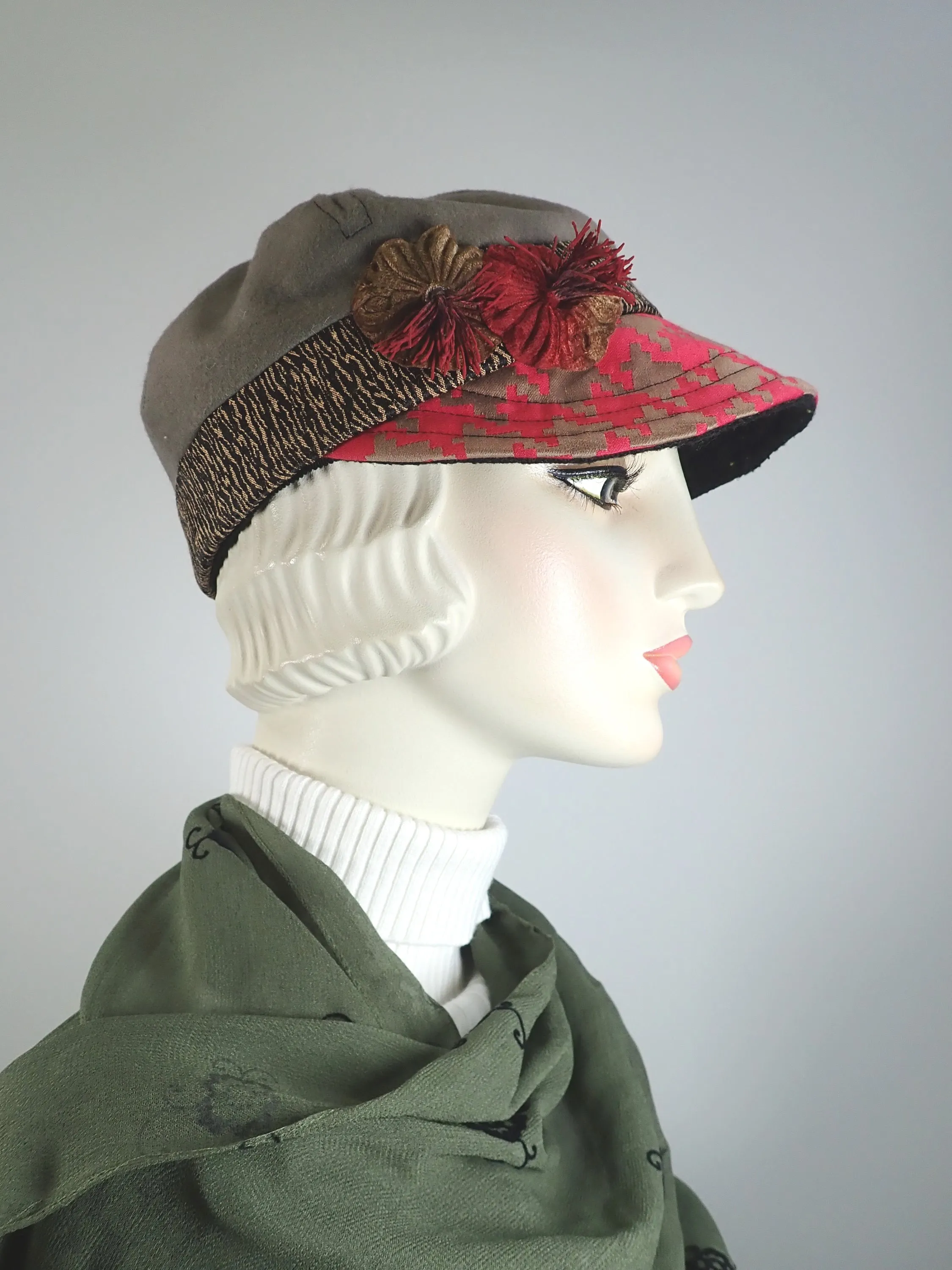 Women's Baseball newsboy Hat Putty Gray. Ladies winter hat gray and red. Newsboy hat Gray Red. Casual Warm ladies fabric hat. Ladies soft travel hat.