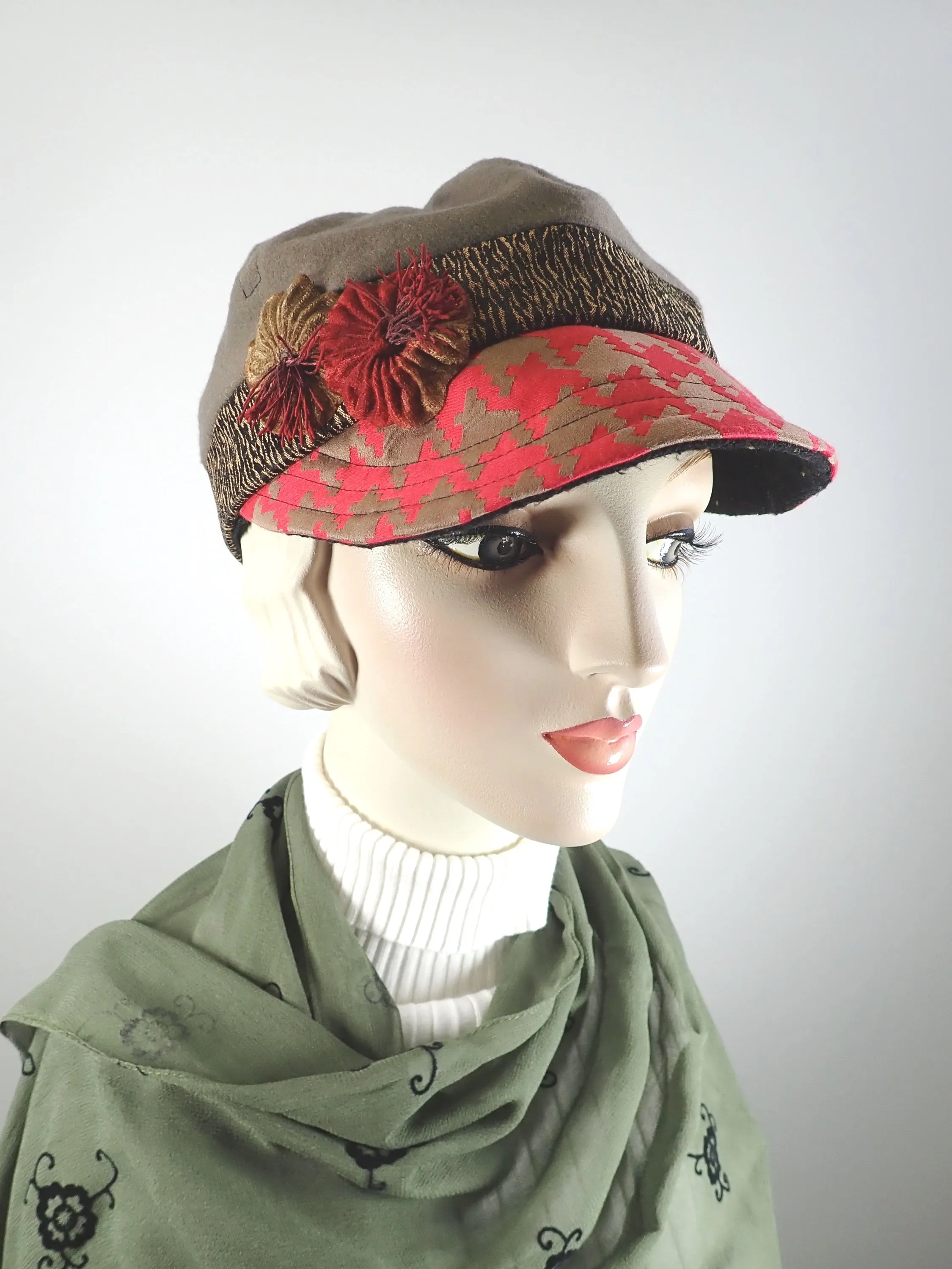 Women's Baseball newsboy Hat Putty Gray. Ladies winter hat gray and red. Newsboy hat Gray Red. Casual Warm ladies fabric hat. Ladies soft travel hat.