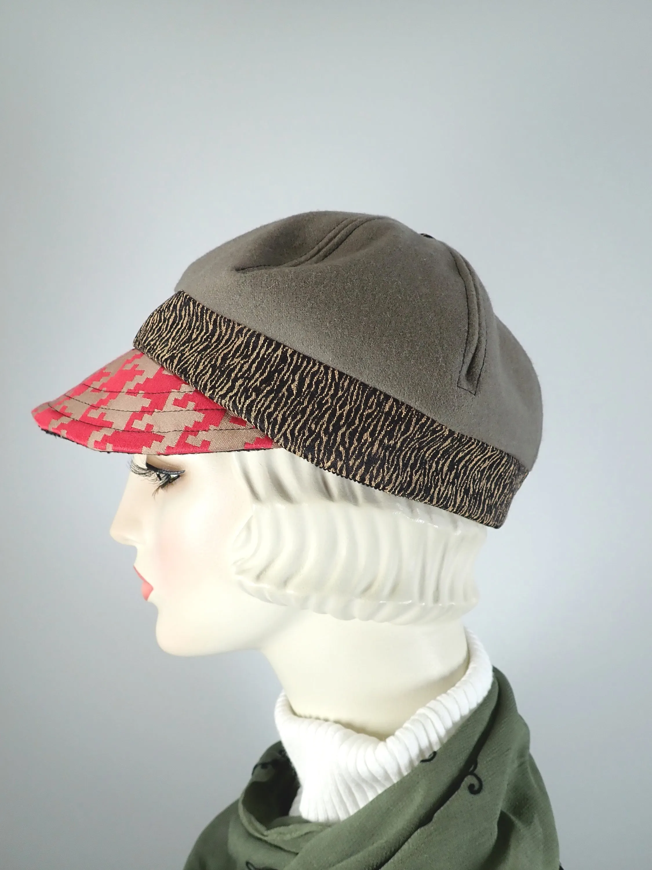 Women's Baseball newsboy Hat Putty Gray. Ladies winter hat gray and red. Newsboy hat Gray Red. Casual Warm ladies fabric hat. Ladies soft travel hat.